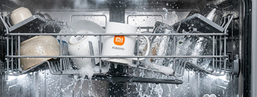 Xiaomi presenta toda una dualidad doméstica: es un lavavajillas para 130 piezas, pero a la vez puede encenderse por zonas por si solo quieres lavar 4 platos