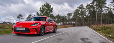 Probamos el Toyota GR86: un coche en peligro de extinción que nos recuerda que hemos perdido el camino de la pasión por el automóvil