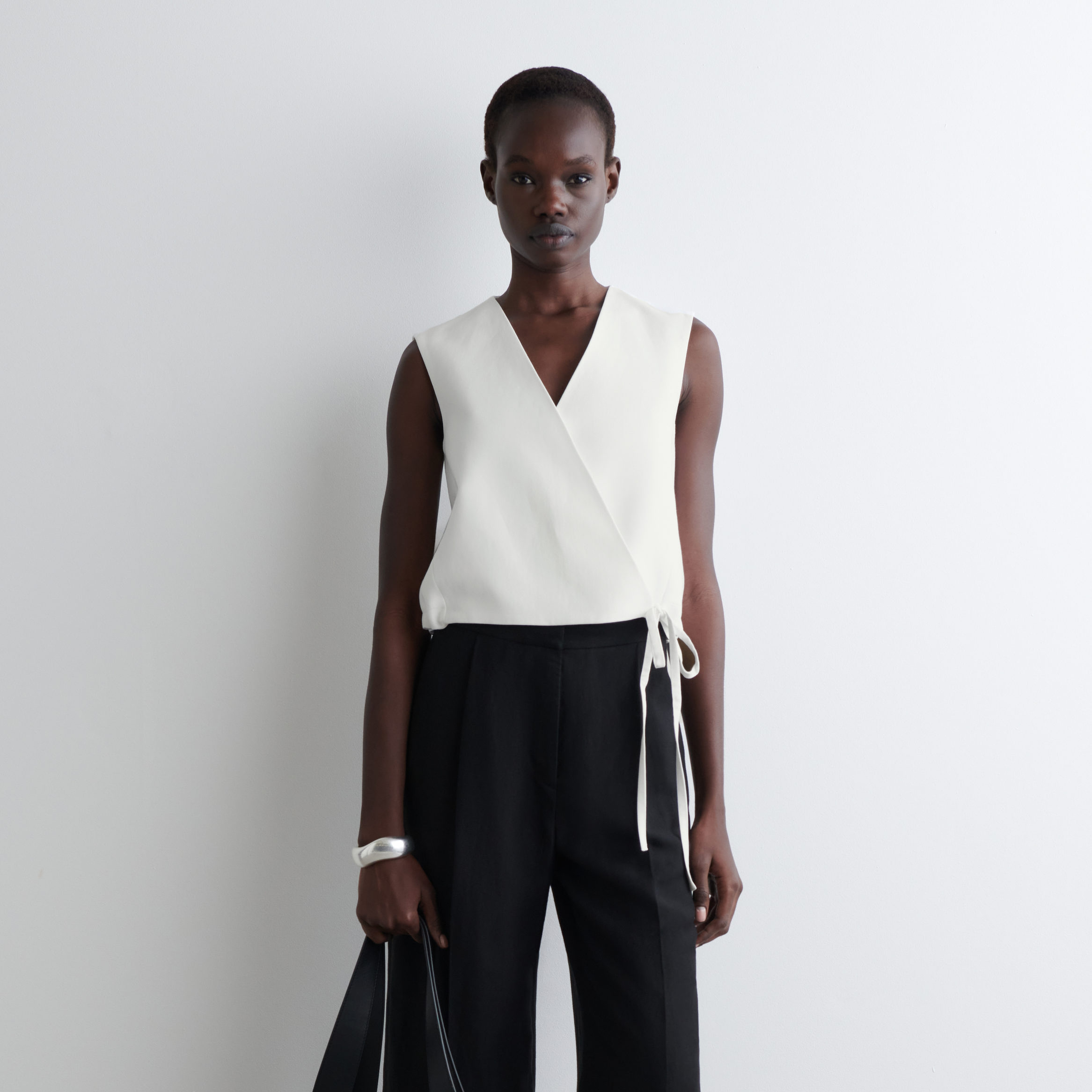 CHALECO CRUZADO EN MEZCLA DE LINO CON CORDÓN