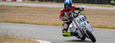 Unos españoles consiguen el récord Guinness a la mayor distancia en moto eléctrica con una Vespa a pilas