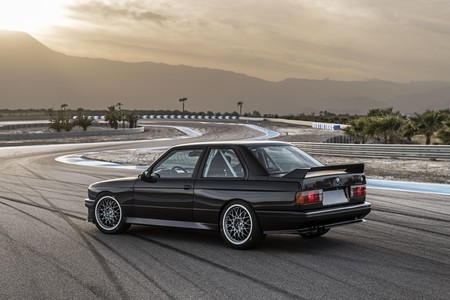 Redux BMW M3 E30 restomod