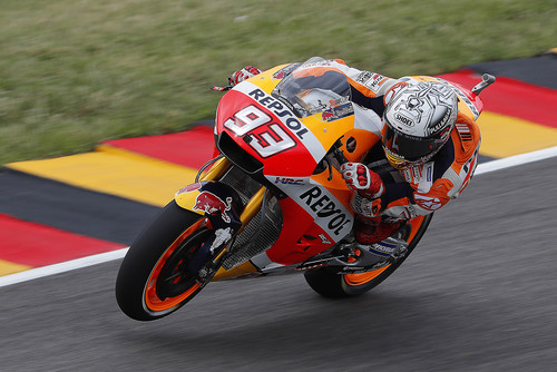 Marc Márquez vuela en el aguacero de Sachsenring y se hace con la pole de MotoGP