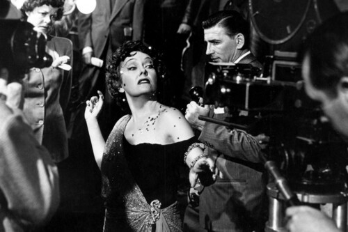 El placer de rescatar cine clásico. He vuelto a ver esta obra maestra de Billy Wilder y asombra como el primer día