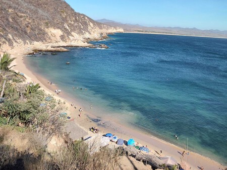 Este es el pueblito costero cerca de Jalisco donde puedes encontrar ostiones gigantes y playas que parecen albercas naturales