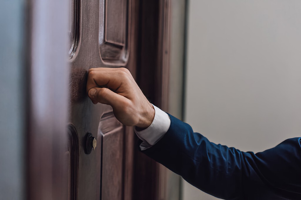 Ni eléctricas ni el chaval del gas: cómo la venta a puerta fría ha desaparecido definitivamente de España