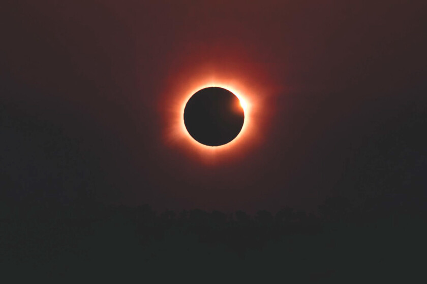 La AEMET chafa parte de las expectativas de ver el eclipse por culpa de las nubes: “Se prevén cielos nubosos en regiones del área cantábrica y del norte de Galicia”