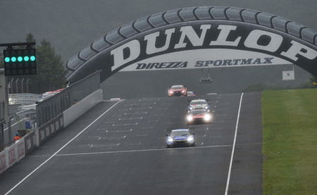 Lexus y Lamborghini se imponen en condiciones variables en el Super GT en Sugo