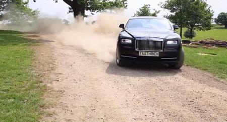 Tax The Rich y su Rolls-Royce Wraith segadora