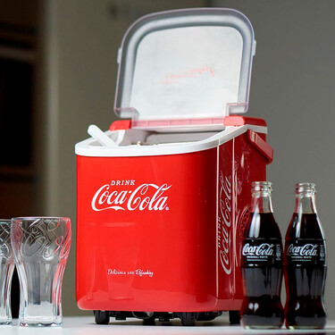 Lidl vende una máquina de hielo que parece una nevera de chiringuito y es capaz de preparar hasta 10 kg de cubitos en un día