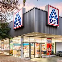 Mañana sábado, 11 de julio, llega a Aldi la luz solar que se enciende sola al anochecer por menos de 10 euros