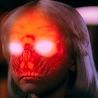 "No me apasionaba". Uno de los mayores fracasos de John Carpenter fue una película de ciencia ficción muy subestimada que podemos ver en Filmin, El Pueblo de los Malditos 