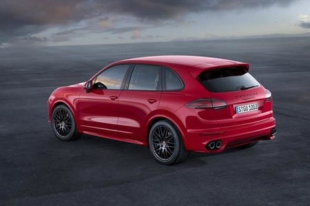Walter Röhrl nos enseña cómo derrapa el Porsche Cayenne GTS 2015