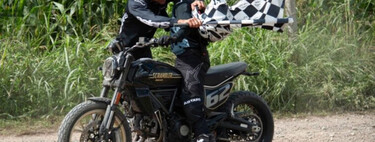 Dois motociclistas passaram 24 horas em cima de motos para desmistificar um mito da Ducati; acabaram quebrando um recorde 