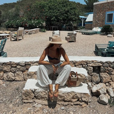 Michael Kors firma el capazo tejido a mano más bonito y espacioso del verano: ideal para el asfalto y el chiringuito 