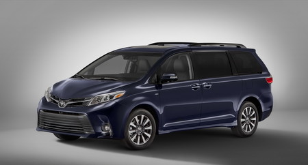 La Toyota Sienna 2018 estrena frente y tecnología, pero no generación