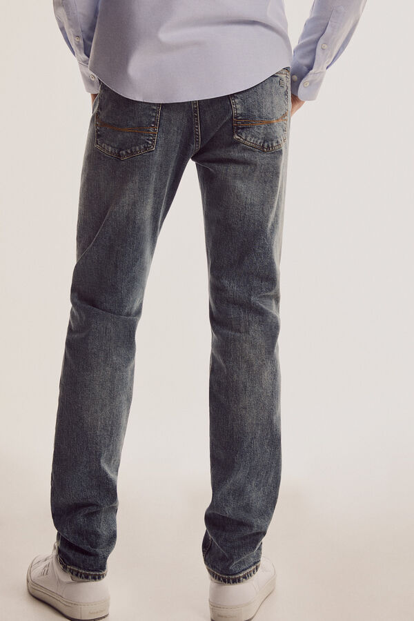 Slim-fit jeans