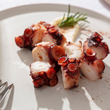 Ayer 10 de agosto llegaron a Aldi unas patas de pulpo cocido listas para abrir y servir a la gallega o añadirlas al salpicón de marisco 