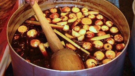 Cómo hacer ponche de frutas tradicional con un ingrediente económico que hace la diferencia en sabor y que pocos usan