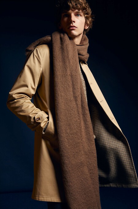 Sfera tiene la prenda de abrigo más práctica del otoño: la gabardina reversible para conseguir un perfecto estilo british
