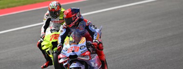Por qué Marc Márquez no puede cambiarse a la Ducati nueva a mitad de año pero MotoGP sí deja hacerlo a Rául Fernández 