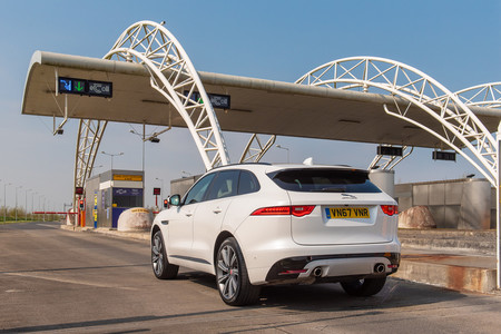 Jaguar Land Rover quiere que vendas tu información a terceros a cambio de un café (y otros regalitos)