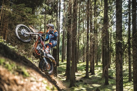 Si estás pensando en pasarte al marrón, la nueva KTM Freeride 250 F aterriza con novedades