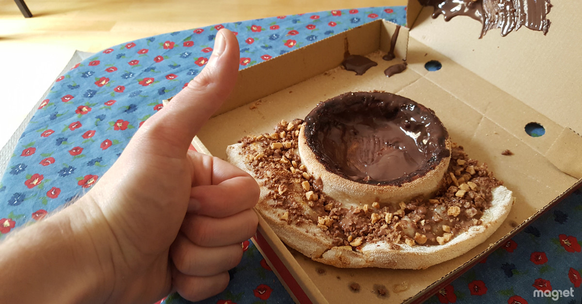 Hemos probado la nueva pizza con KitKat de Telepizza. Y es tan