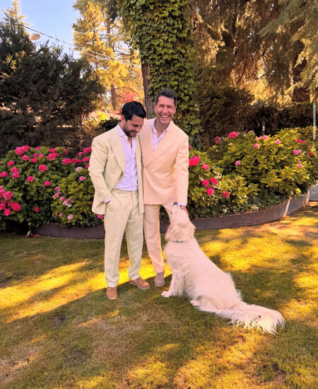 Jaime Cantizano junto a su marido