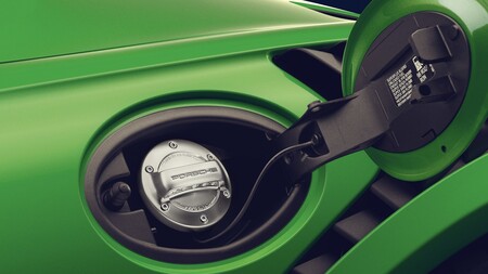 Hay esperanza para los motores de combustión con los combustibles sintéticos: Haru Oni se pone en marcha de la mano de Porsche y Siemens Energy