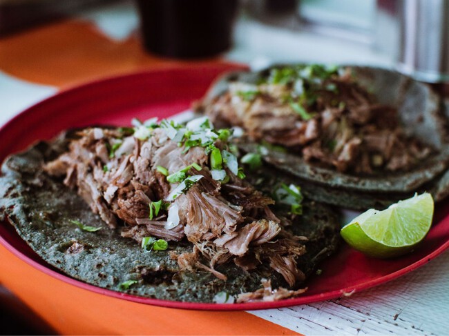 Ni Hidalgo ni Edomex: lánzate a la Feria de la barbacoa 2026 al sur de CDMX por un taquito de pancita con consomé este fin de semana