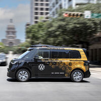 Volkswagen no quiere perder el tren de la conducción autónoma: su flota de ID.Buzz robotaxis se pone a prueba en la ciudad de Tesla