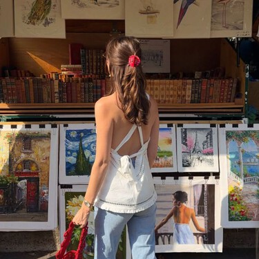 Las blusas fluidas de las rebajas de Zara que solucionan los looks de oficina con pantalones holgados este verano