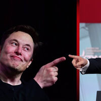 "Elon me ha dado un gran apoyo, así que no tengo otra opción". Donald Trump cambia de idea y apoyará a los coches eléctricos a cambio del apoyo de Musk