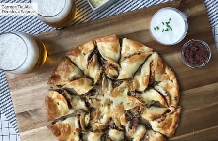 Estrella de pizza rellena de tapenade, champiñón y queso: receta fácil y lucida con vídeo incluido