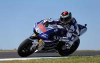 MotoGP Australia 2013: Jorge Lorenzo gana una caprichosa carrera de MotoGP con Marc Márquez descalificado 