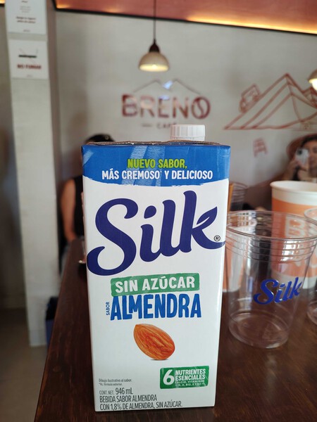 Cómo hacer un café como de cafetería ultra cremoso, con leche vegetal y un toque de sal