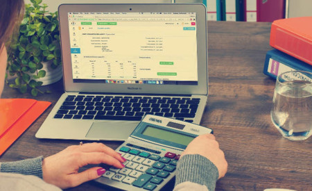 ¿Qué gastos nos podemos deducir si tenemos una tienda online?