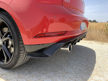 Volkswagen Golf GTI TCR salidas escape