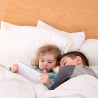 Las pantallas, enemigas del buen sueño infantil