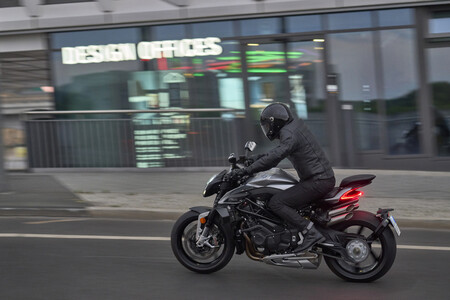 Brutale 1000 Rs Action 7