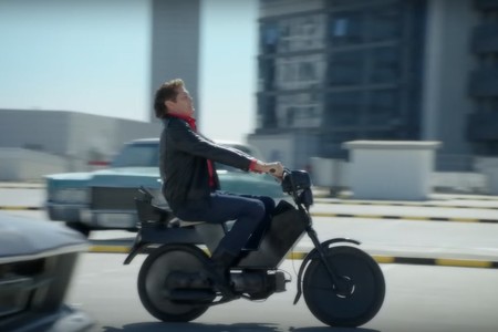 'El coche fantástico' reencarnado en moto y pilotada por un Michael Knight yayo es lo más loco que vas a ver hoy