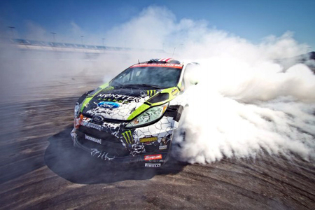 Ken Block sigue quemando ruedas y destrozando llantas