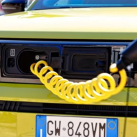 Mercado automobilístico francês está tão mal que eles estão apostando direto no leasing social 