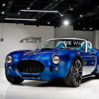 Nos subimos al nuevo AC Cobra GT Roadster, una bestia de 663 CV con diseño de leyenda a precio de Ferrari