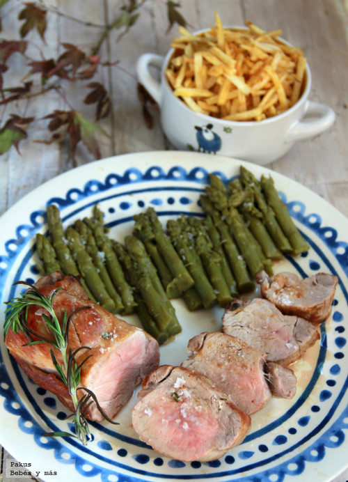 Solomillo de cerdo asado con aroma de romero. Receta para toda la familia