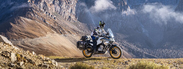 La nueva trail de CFMOTO es la primera moto china con radar trasero, tiene corazón KTM y un precio muy ajustado