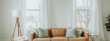 Convierte una bandeja y una maceta en una mesa auxiliar de diseño sin gastar de más gracias a este sencillo Ikea Hack