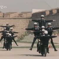 La Guardia Urbana de Barcelona haciendo acrobacias con sus motos en los años '70 es lo más loco que vas a ver hoy 