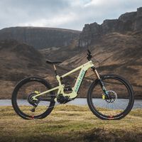 Santa Cruz Heckler, la bicicleta eléctrica se renueva con una batería de 720 Wh y ruedas de hasta 29 pulgadas 