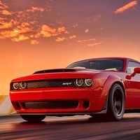 Video: Con un simple cambio de llantas el Dodge Challenger SRT Demon acaricia los 330 km/h